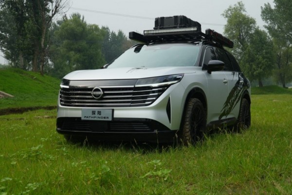 Китайский Nissan Pathfinder обрел туристическую версию Китайский Nissan Pathfinder обрел туристическую версию