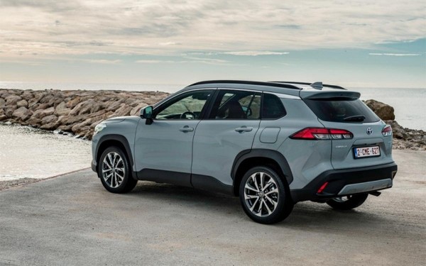 Дилер привез в Россию Toyota Corolla Cross с 169-сильным мотором Дилер привез в Россию Toyota Corolla Cross с 169-сильным мотором