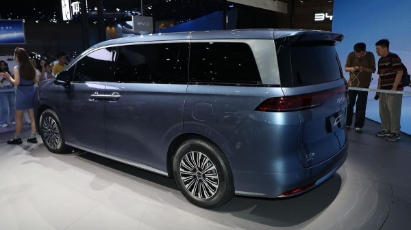 BYD Xia стал первым большим минивэном марки BYD Xia стал первым большим минивэном марки