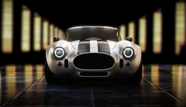 Суперкар AC Cobra GT впервые обрел заводскую закрытую версию Суперкар AC Cobra GT впервые обрел заводскую закрытую версию