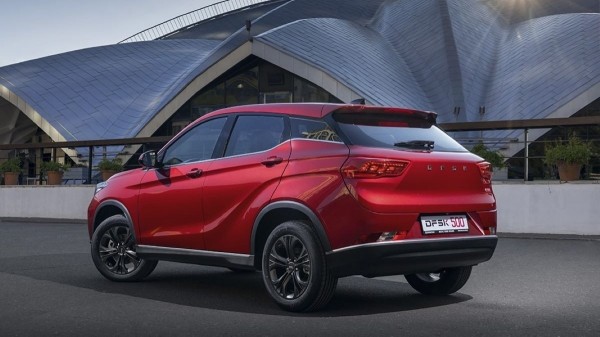 В России начались продажи компактных кроссоверов DFSK 500 В России начались продажи компактных кроссоверов DFSK 500