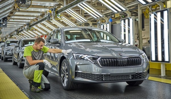 Дайджест дня: Mythos на испытаниях, электромоторы Автотора и другие события индустрии Дайджест дня: Mythos на испытаниях, электромоторы Автотора и другие события индустрии