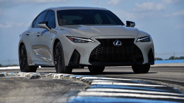 Автомобили Lexus приблизятся по управляемости к немецким машинам Автомобили Lexus приблизятся по управляемости к немецким машинам