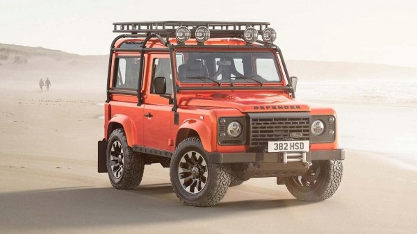 Land Rover решил представить оригинальную версию внедорожника Defender 