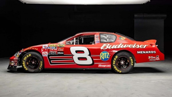 На аукционе продается гоночный болид Дейла Эрнхардта-младшего 