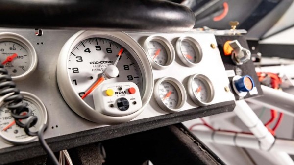 На аукционе продается гоночный болид Дейла Эрнхардта-младшего 