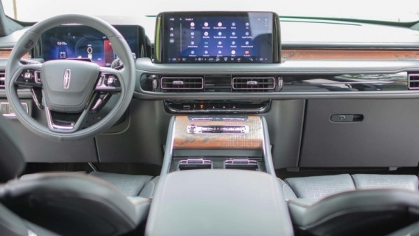 Обновление внедорожника Lincoln Aviator 2025 года разочаровало экспертов Обновление внедорожника Lincoln Aviator 2025 года разочаровало экспертов