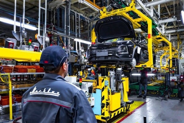 СМИ назвали, сколько зарабатывает сборщик автомобилей «Москвич» СМИ назвали, сколько зарабатывает сборщик автомобилей «Москвич»