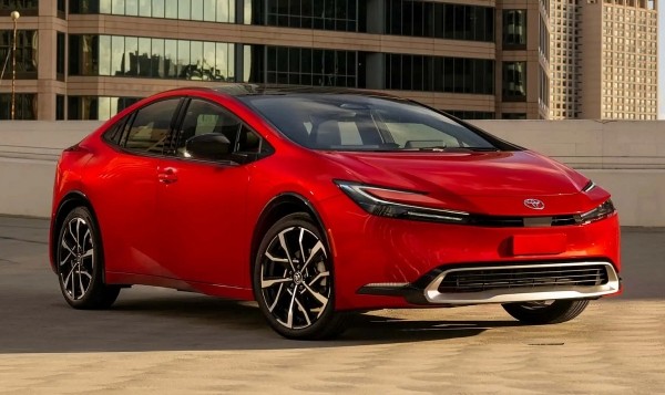 Toyota устанавливает рекорд прибыли несмотря на падение продаж Toyota устанавливает рекорд прибыли несмотря на падение продаж