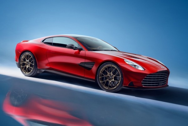 Показан новый Aston Martin Vanquish с мотором V12 Показан новый Aston Martin Vanquish с мотором V12