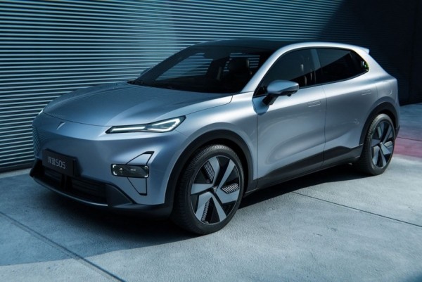 Компания Changan представила младший кроссовер Shenlan S05 Компания Changan представила младший кроссовер Shenlan S05