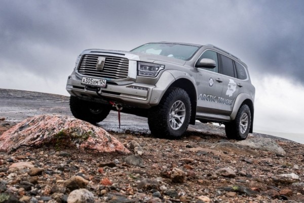 Внедорожник Tank 500 доработан фирмой Arctic Trucks Внедорожник Tank 500 доработан фирмой Arctic Trucks