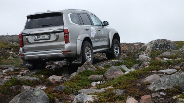 Внедорожник Tank 500 доработан фирмой Arctic Trucks Внедорожник Tank 500 доработан фирмой Arctic Trucks