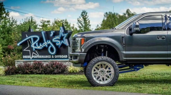 Дайджест дня: юбилейный Highlander, Соболь NN 4x4 в продаже и другие события индустрии Дайджест дня: юбилейный Highlander, Соболь NN 4x4 в продаже и другие события индустрии