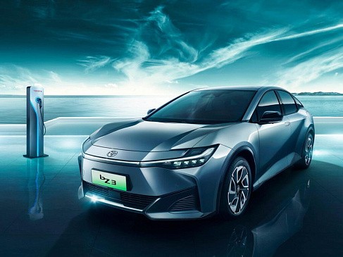 Частники привезли в Россию долговечный внедорожник от Toyota