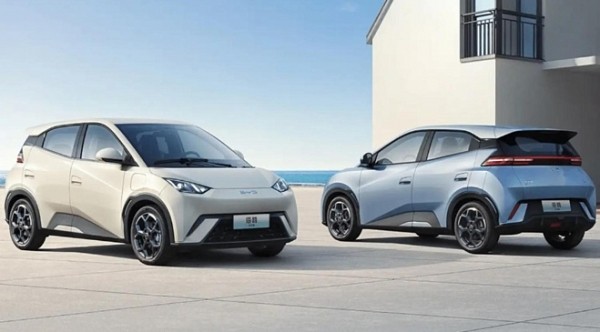 Китайцы показали современный семейный электровэн Китайцы показали современный семейный электровэн