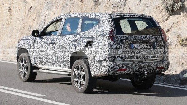 Обновлённый Mitsubishi Montero показали на фото с тестов Обновлённый Mitsubishi Montero показали на фото с тестов