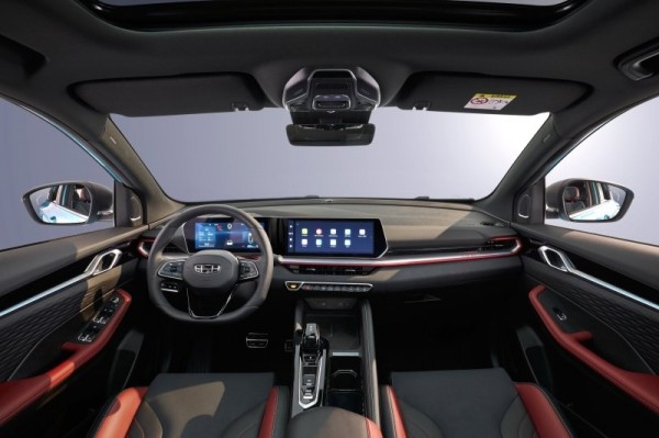 «РГ»: насколько подорожал кроссовер Geely Coolray в РФ за четыре года