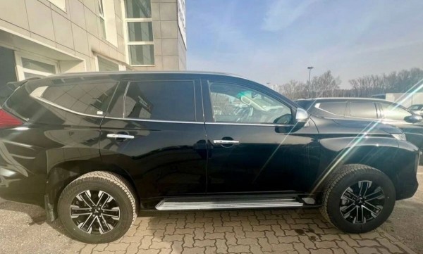 В России распродают последние рамники Mitsubishi Montero Sport в комплектации GLS В России распродают последние рамники Mitsubishi Montero Sport в комплектации GLS