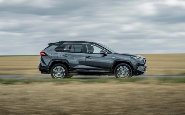 В России владельцы гибридных авто столкнулись с необоснованным налогом В России владельцы гибридных авто столкнулись с необоснованным налогом