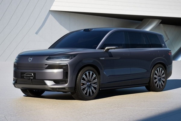 Компания BYD готовит к дебюту флагманский кроссовер Denza N9 Компания BYD готовит к дебюту флагманский кроссовер Denza N9