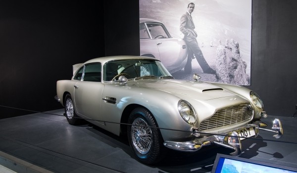 Aston Martin DB12 Goldfinger: юбилейная версия в честь Джеймса Бонда