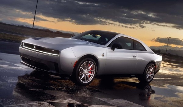 Дайджест дня: возрожденный E-Type, прощальный Morgan и другие события индустрии Дайджест дня: возрожденный E-Type, прощальный Morgan и другие события индустрии