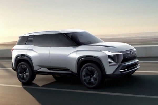 Концепт Mitsubishi DST стал предвестником нового семиместного кроссовера Концепт Mitsubishi DST стал предвестником нового семиместного кроссовера