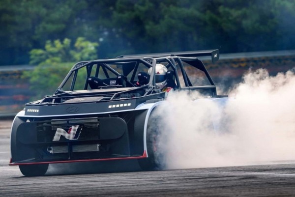 Показан экстремальный прототип Hyundai RN24 без кузова Показан экстремальный прототип Hyundai RN24 без кузова