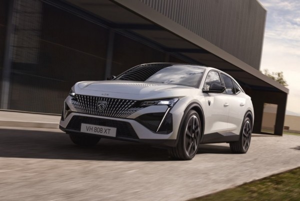 Представлен электрический кросс-лифтбек Peugeot E-408 Представлен электрический кросс-лифтбек Peugeot E-408