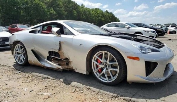 До дилеров наконец доехало флагманское купе Lexus LC500 2025 года 