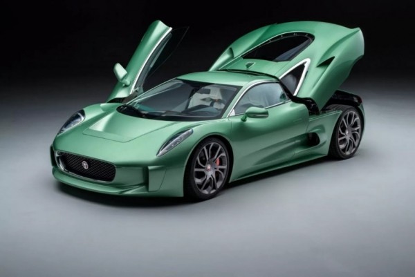 Cуперкар Jaguar C-X75 наконец-то добрался до дорог общего пользования Cуперкар Jaguar C-X75 наконец-то добрался до дорог общего пользования
