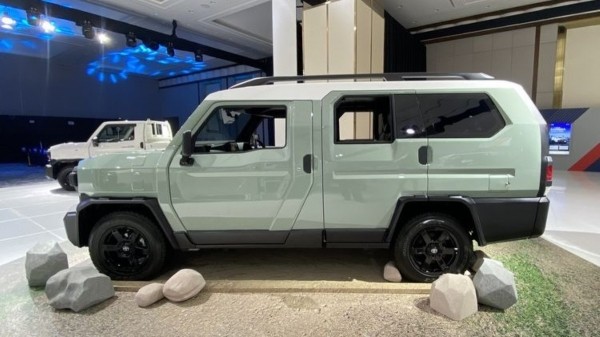 Грузовичок Toyota Hilux Rangga превратили в семиместный универсал Грузовичок Toyota Hilux Rangga превратили в семиместный универсал