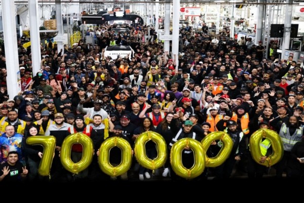 Дайджест дня: 7-миллионная Tesla, отложенный Roadster и другие события индустрии Дайджест дня: 7-миллионная Tesla, отложенный Roadster и другие события индустрии