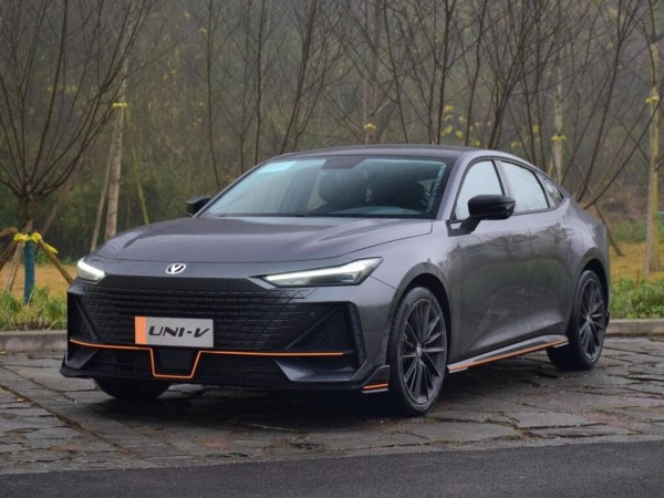 Марка Changan подняла цены на свои автомобили в России Марка Changan подняла цены на свои автомобили в России