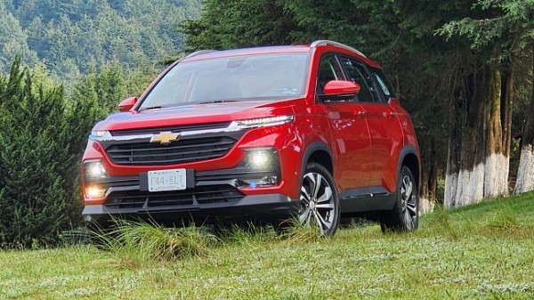 Начинаются продажи Chevrolet Suburban с джойстиком и большим экраном