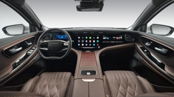 Новая версия EXEED VX появилась в автосалонах РФ. Фото 