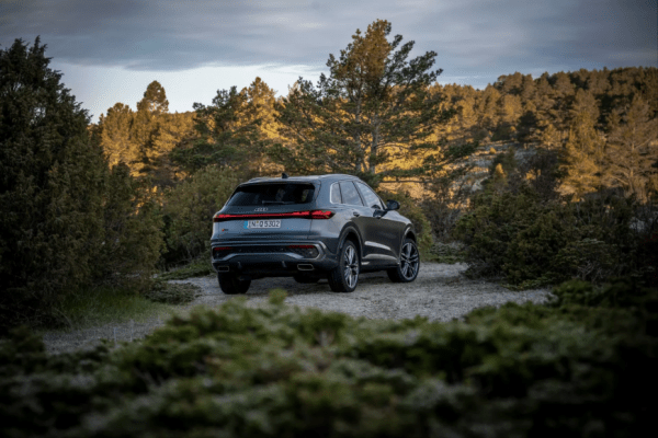 Опубликованы цены на новую версию кроссовера Audi Q5 . Опубликованы цены на новую версию кроссовера Audi Q5 .