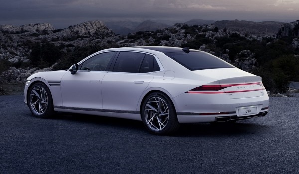 В РФ прибыл новый Genesis дороже Audi А8 и BMW 7-er В РФ прибыл новый Genesis дороже Audi А8 и BMW 7-er