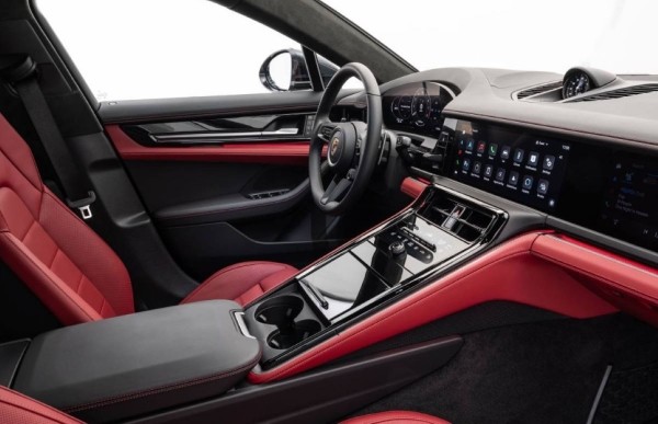 В России продают гибридный Porsche Panamera с «умной» подвеской