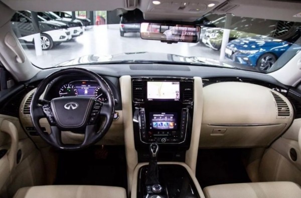 В России продают мощный Infiniti QX80 с богатым оснащением 