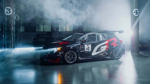 В Россию доставили самый надежный в мире автомобиль под маркой Toyota