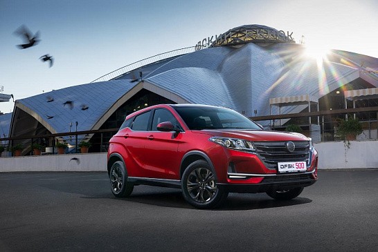 В соседней Белоруссии выходит электрический лифтбек Dongfeng за ₽2,5 млн