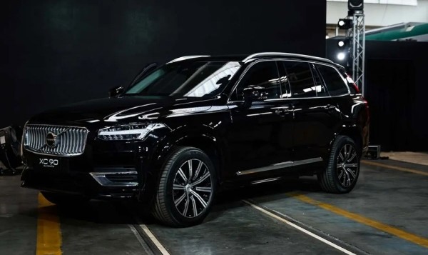 Volvo начала выпускать бронированные кроссоверы. Появились первые фото Volvo начала выпускать бронированные кроссоверы. Появились первые фото