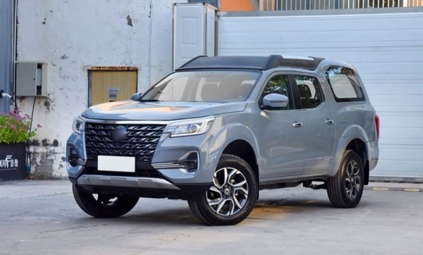 Впервые в России появится автомобиль в кузове пикап-хардтоп Впервые в России появится автомобиль в кузове пикап-хардтоп