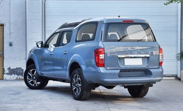 Впервые в России появится автомобиль в кузове пикап-хардтоп Впервые в России появится автомобиль в кузове пикап-хардтоп