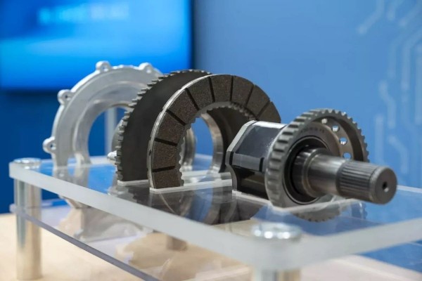 Mercedes-Benz представил новую тормозную систему для электромобилей Mercedes-Benz представил новую тормозную систему для электромобилей