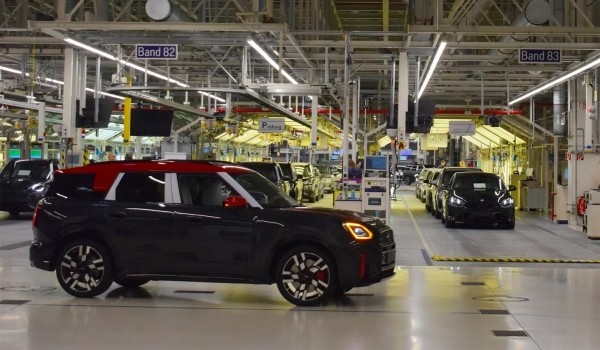 Дайджест дня: Range Rover со статуей, калужский Haval и другие события индустрии Дайджест дня: Range Rover со статуей, калужский Haval и другие события индустрии