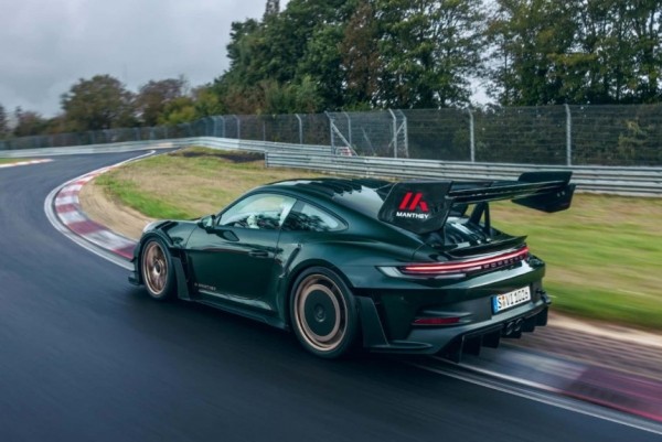 Porsche 911 GT3 RS MR готов к покорению Нюрбургринга Porsche 911 GT3 RS MR готов к покорению Нюрбургринга