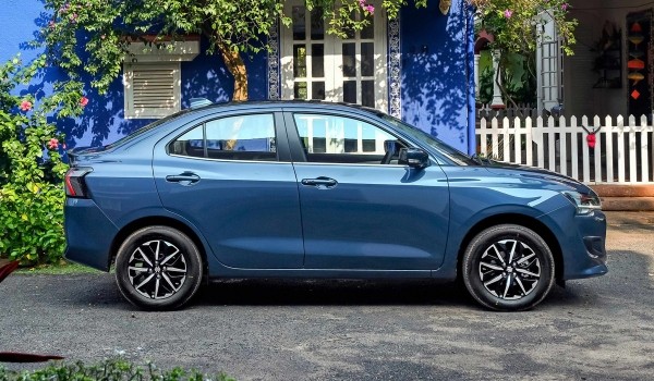 Новый седан Suzuki Dzire еще сильнее отдалился от хэтчбека Новый седан Suzuki Dzire еще сильнее отдалился от хэтчбека